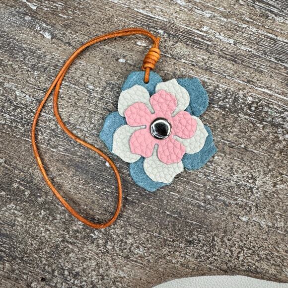Leather Charm Flower Bag Charm Genuine Leather Purse Keychain NEW FAST SHIP - Picture 2 of 4
